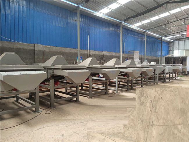 多臺直線振動篩，脫水篩，緊張有序加工生產(chǎn)中