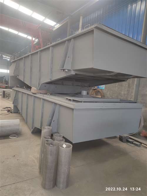 10臺(tái)直線振動(dòng)篩加班加點(diǎn)，緊張有序生產(chǎn)制作中