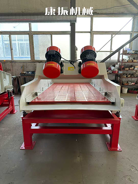 脫水振動(dòng)篩主打一個(gè)中國(guó)紅