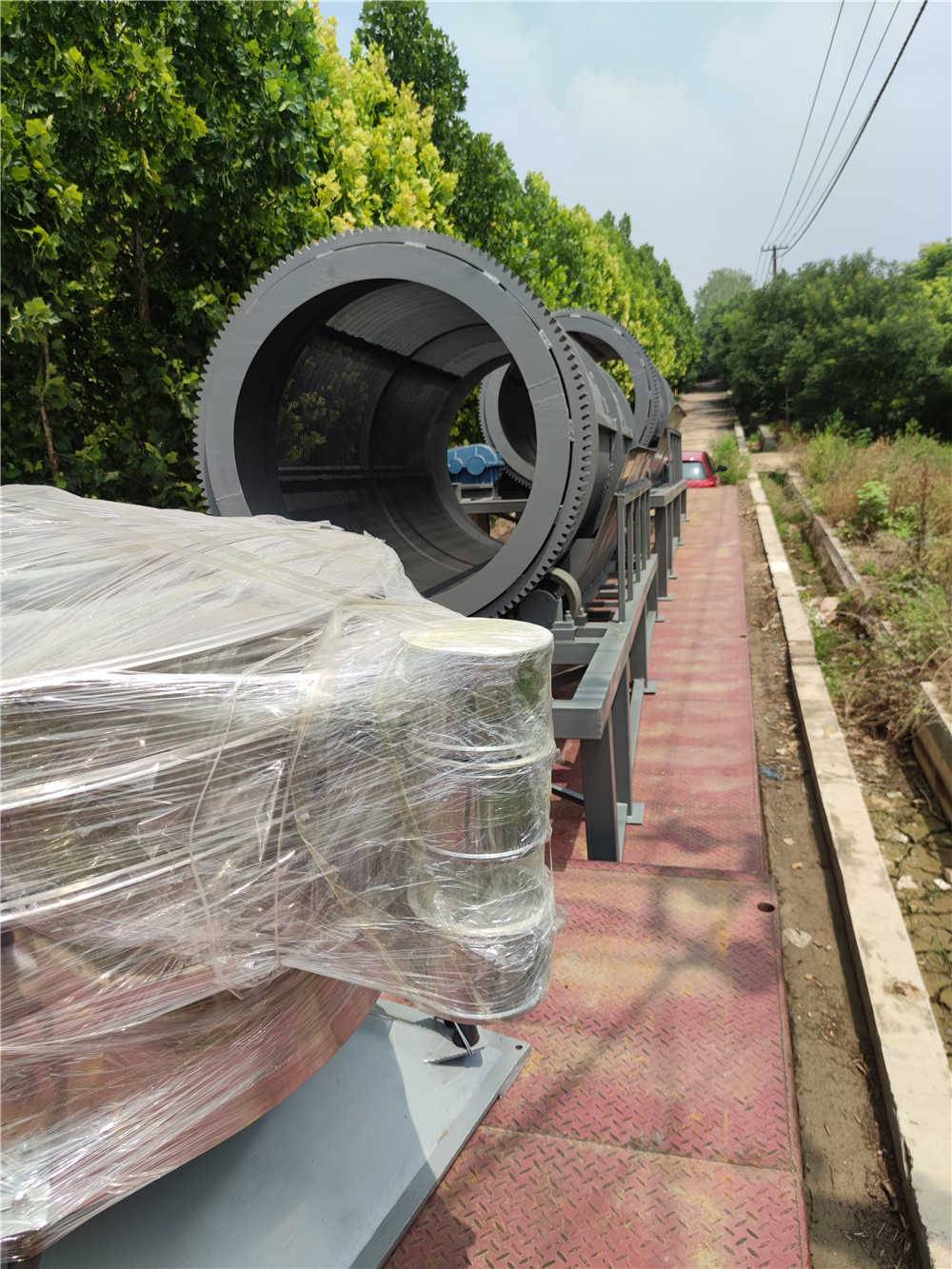 浙江紹興王經(jīng)理訂購的康振機(jī)械振動篩已發(fā)貨，預(yù)計(jì)三天后到達(dá)，請注意查收，雙方合作十分順利，康振機(jī)械機(jī)械期待與您下次合作。