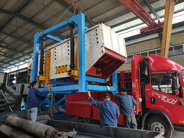 連云港某公司訂購的康振機(jī)械振動篩?于昨天由德邦物流發(fā)出,預(yù)計(jì)三天后到達(dá)