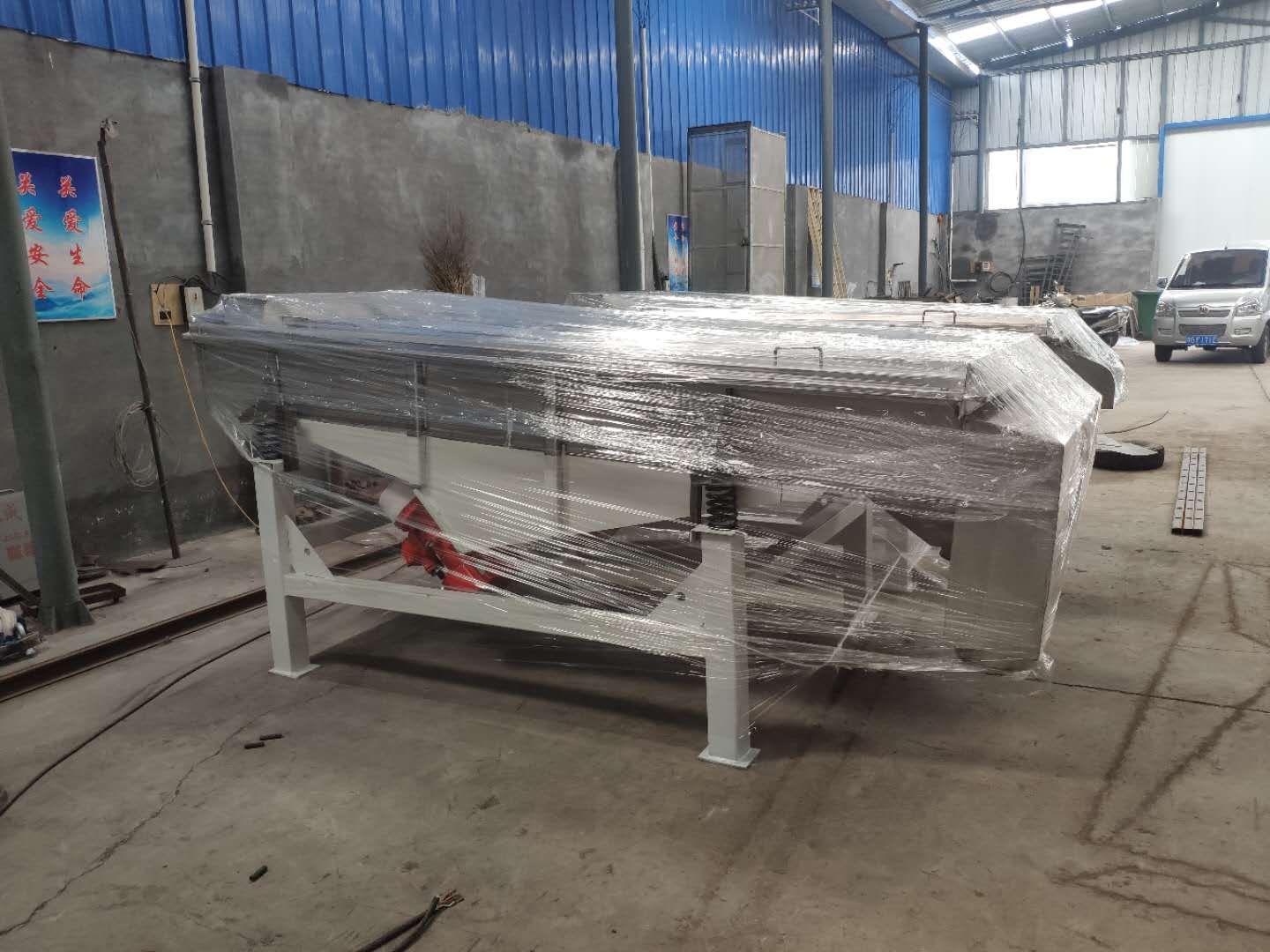 蘇州某客戶購買的康振機(jī)械直線振動設(shè)備