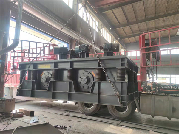 廣東的譚經(jīng)理訂購的康振機械振動篩于昨天由德邦物流發(fā)出,