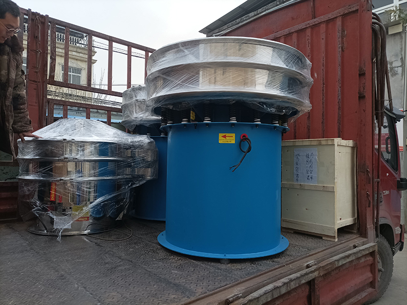 三臺旋振篩發(fā)貨