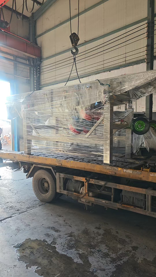 客戶定制不銹鋼直線篩發(fā)貨