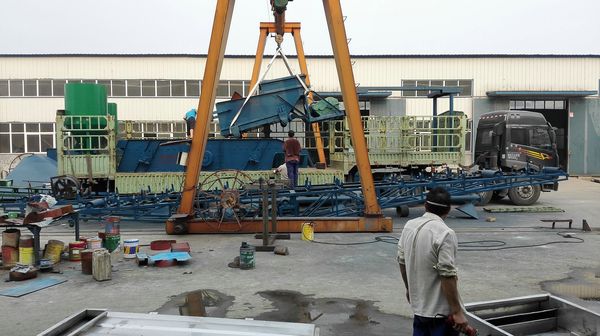 洛陽的某公司訂購的康振機(jī)械振動篩于昨天由德邦物流發(fā)出,預(yù)計(jì)三天后到達(dá),請注意查收,