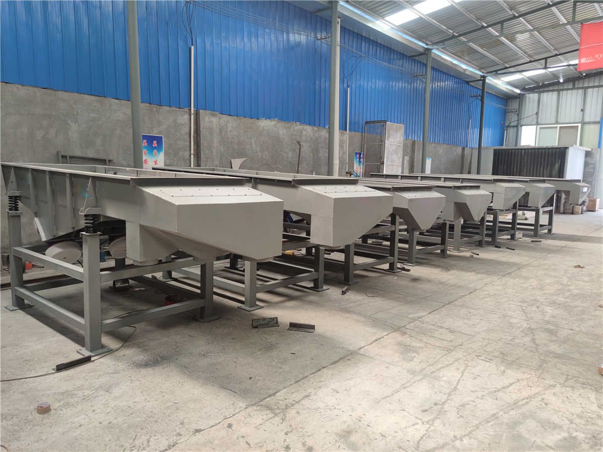 七臺1030兩層直線篩已經(jīng)做好，準(zhǔn)備發(fā)貨