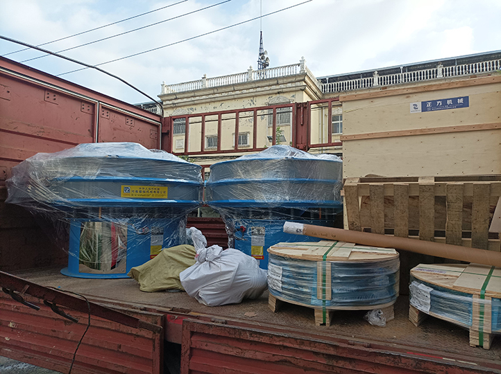 1.5m旋振篩發(fā)貨