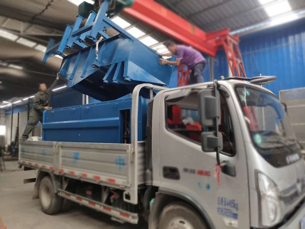 山西某公司訂購的康振機(jī)械振動篩和輸送設(shè)備已發(fā)貨